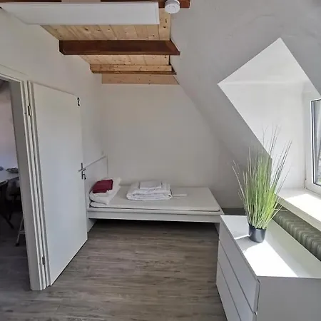 3 In Apartment *
