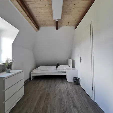 3 In Apartment *