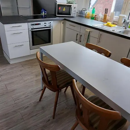 3 In Apartment